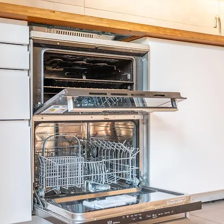 Superbe 1min Metro7 Rez-de-chaussee Appartement *